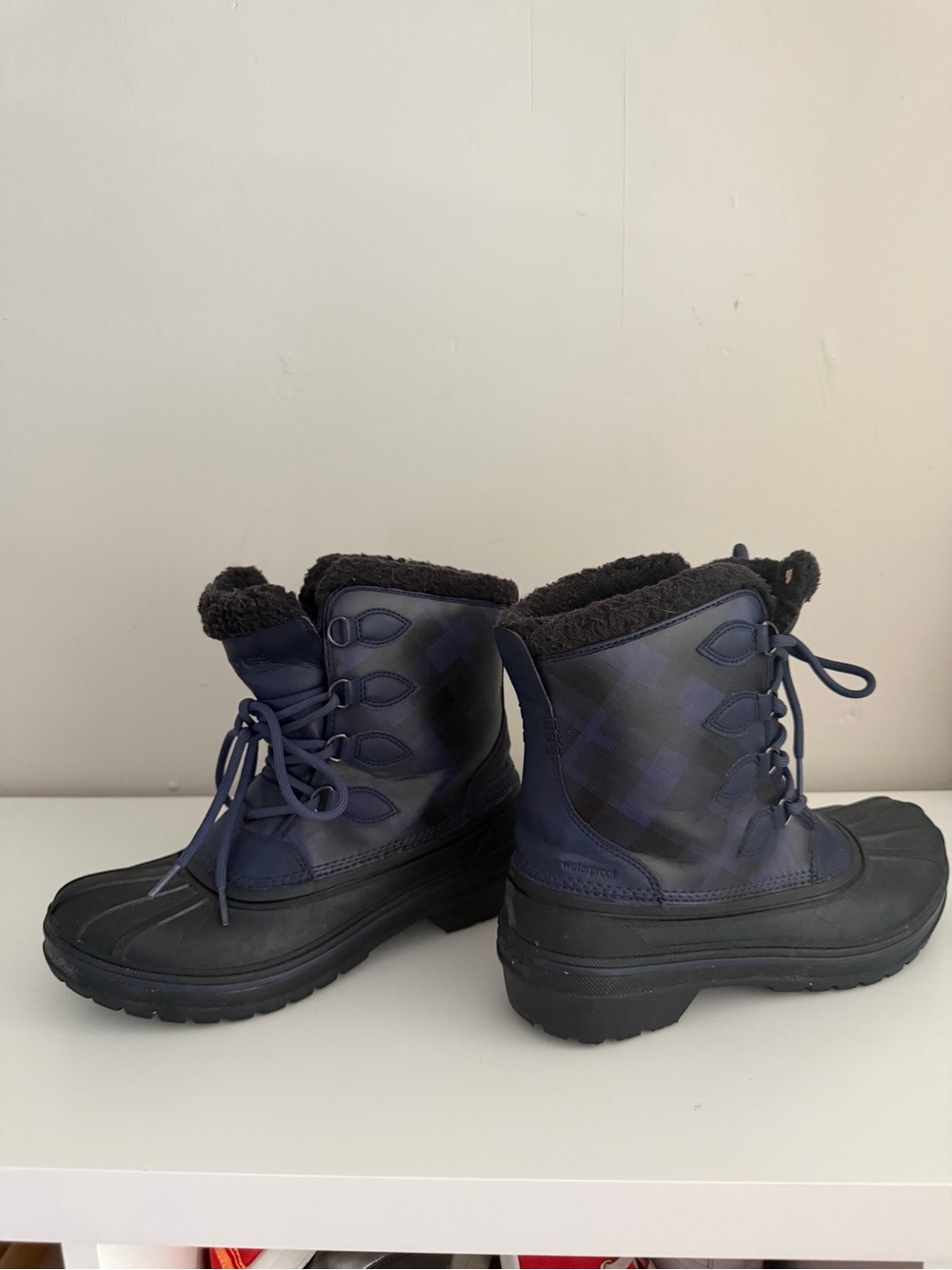 Crocs women’s 9 blue and black rubber rain winter waterproof cold weather boots - Picture 7 of 9